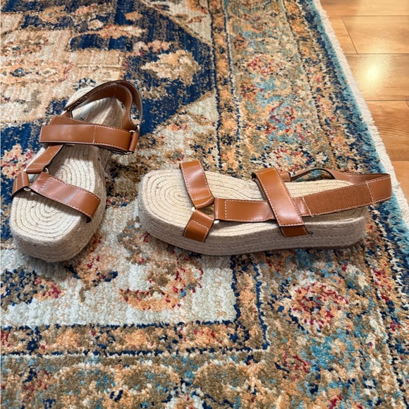 ZARA brown faux leather topstiched jute platform sandals - Picture 2 of 3